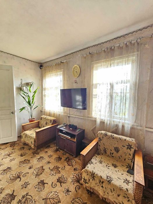 Продаж повноцінного будинку в центрі села Руська Поляна.