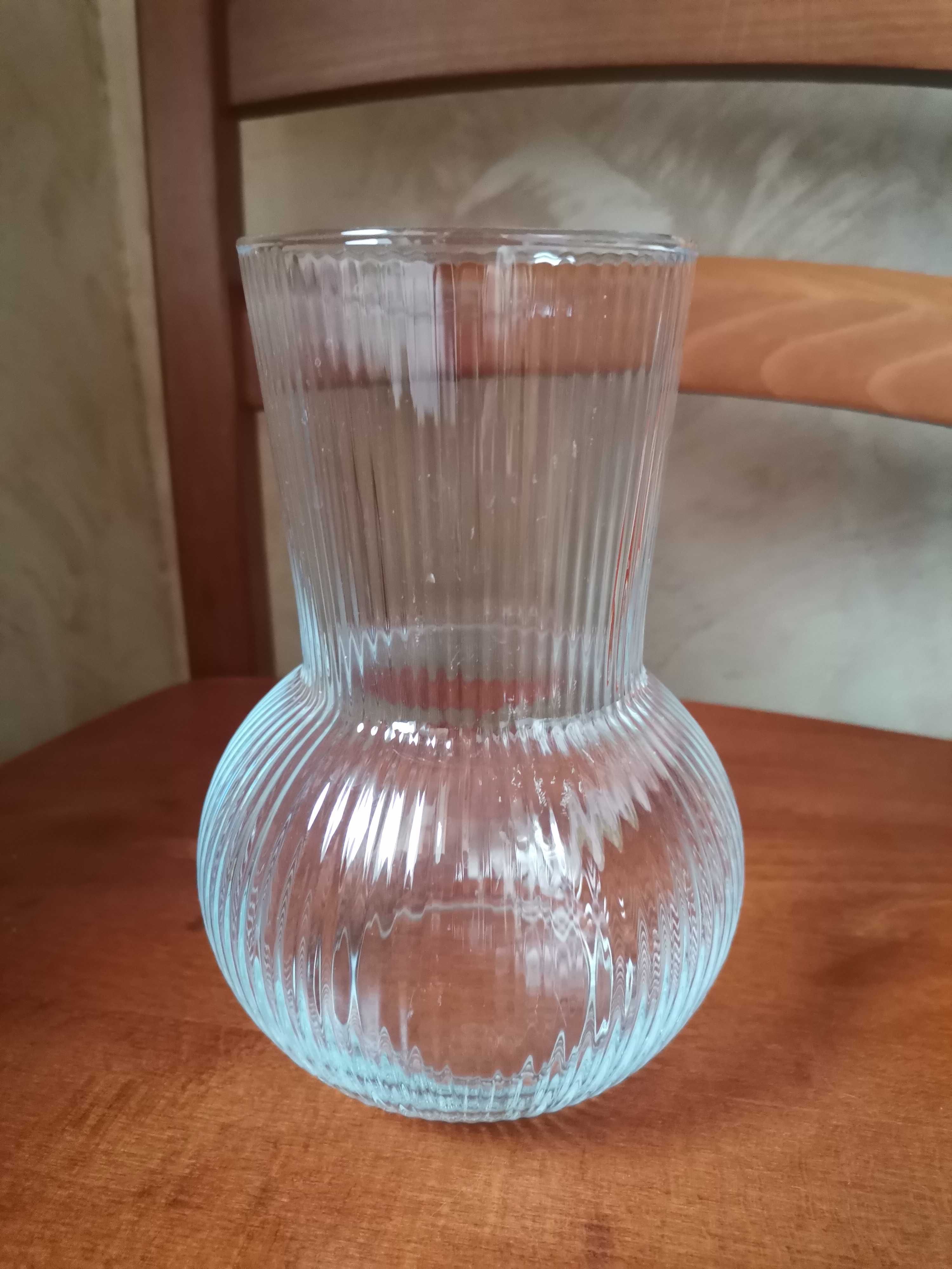 Szklany wazon przezroczysty