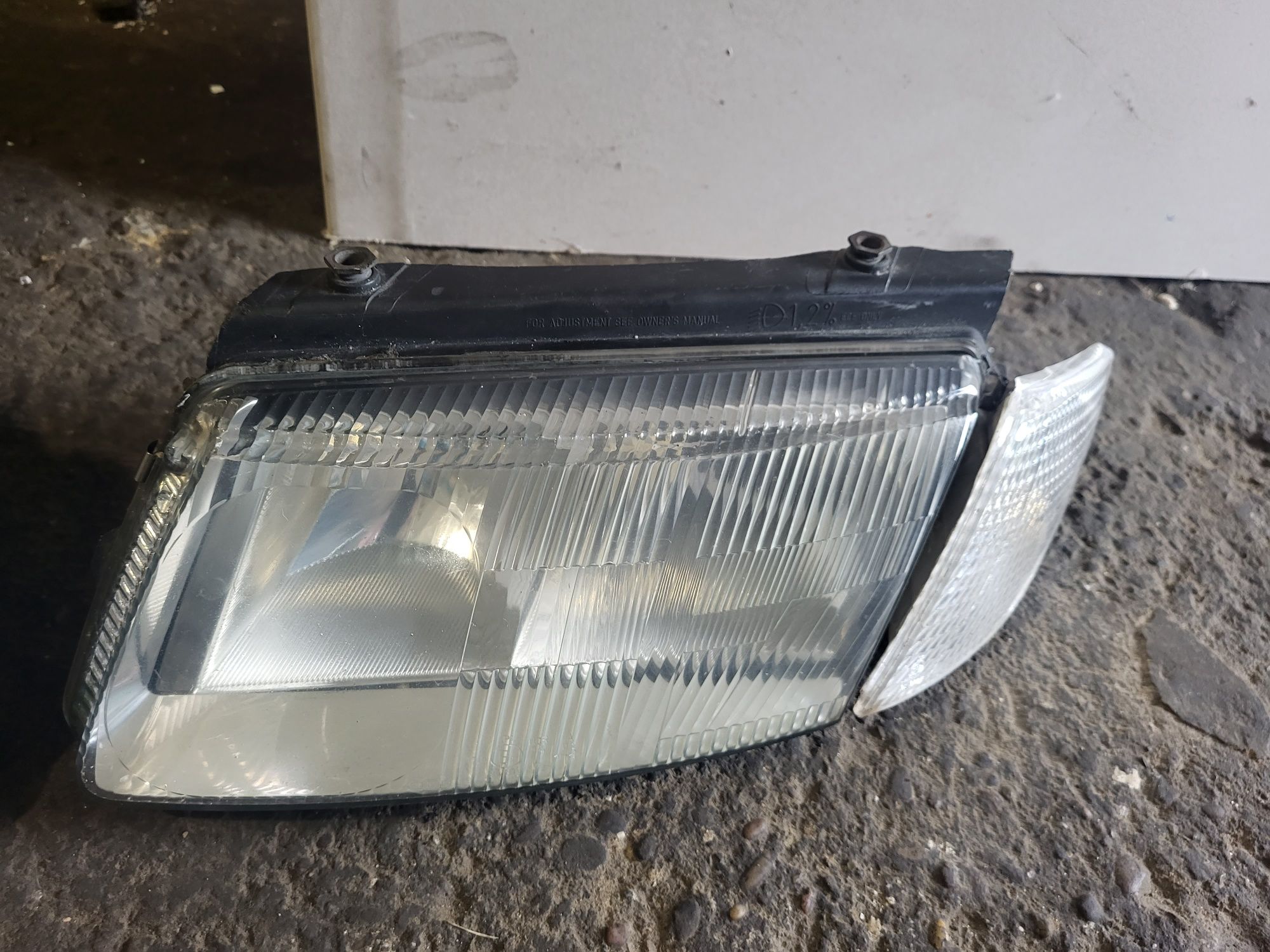 VW Passat B 5 Lampa Lewa i prawa komplet 2 szt z Kierunkami