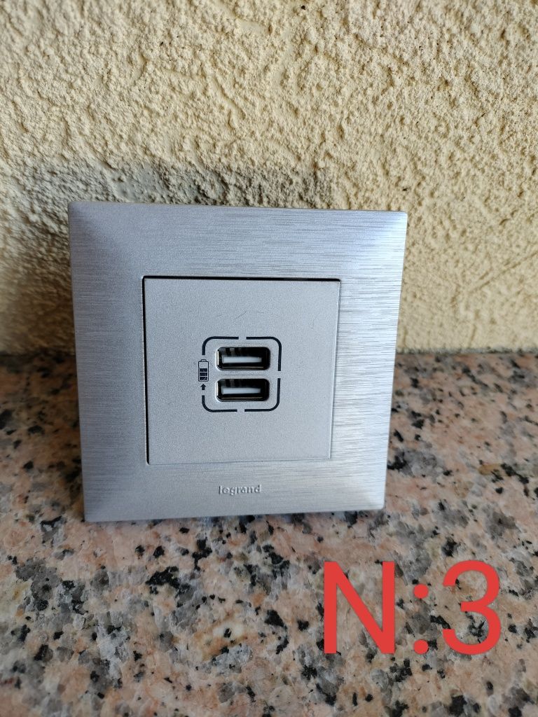 Tomadas duplas USB novas