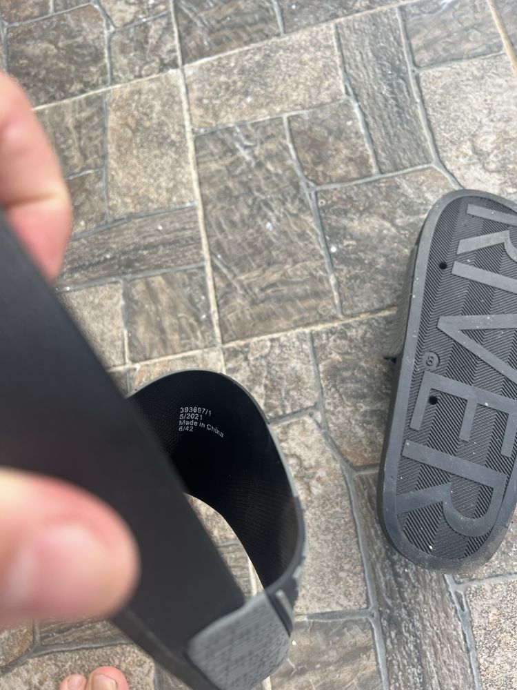 Шльопанці river island