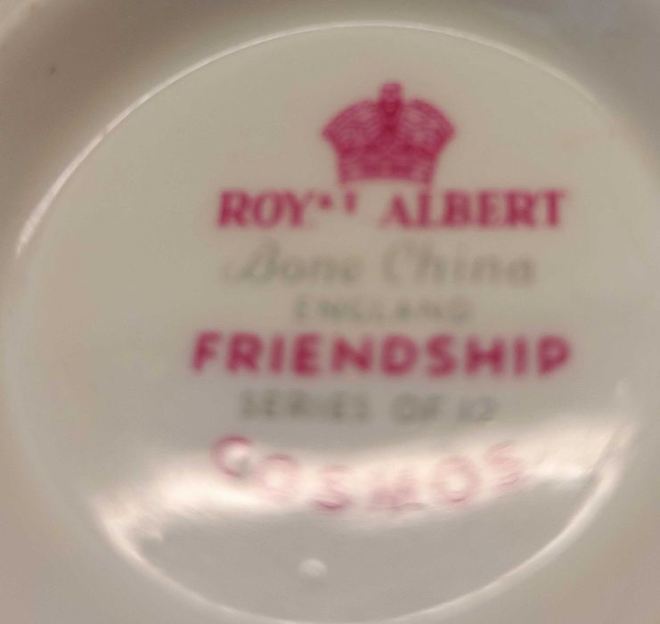 Royal Albert - angielska porcelana kostna - Unikatowy kształt