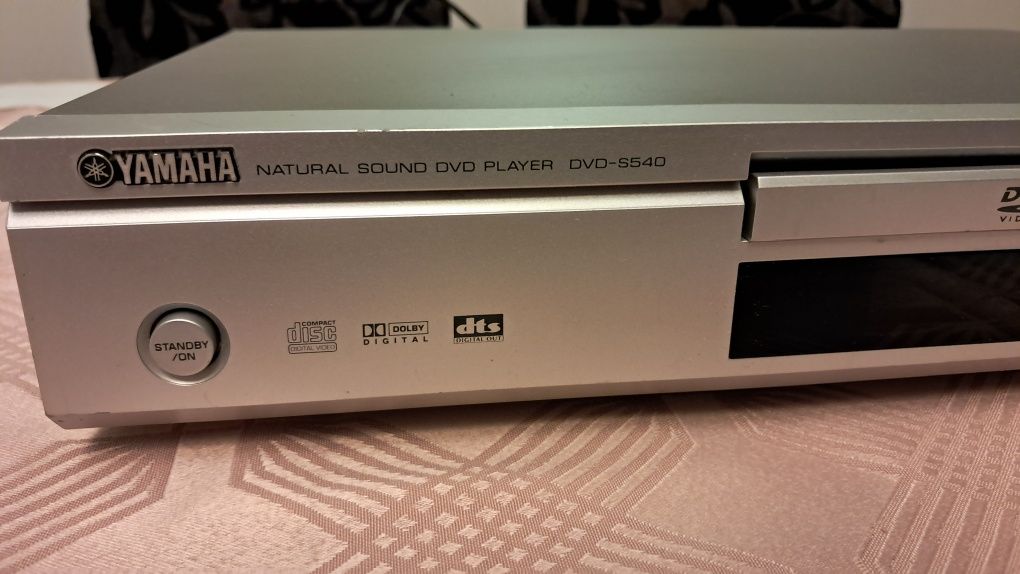 Leitor CD / DVD Yamaha DVD-S540