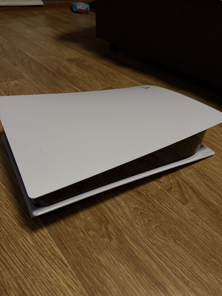 PS 5 продам + 2 джойстика