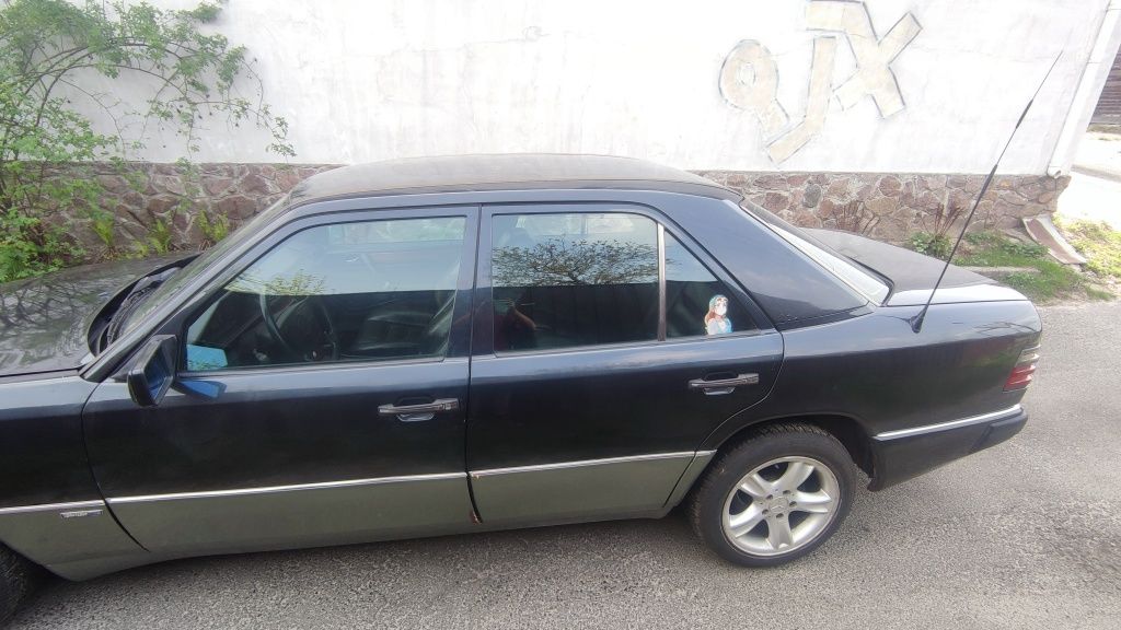 Продам Mercedes 124 E320