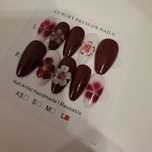 press-on nails .
