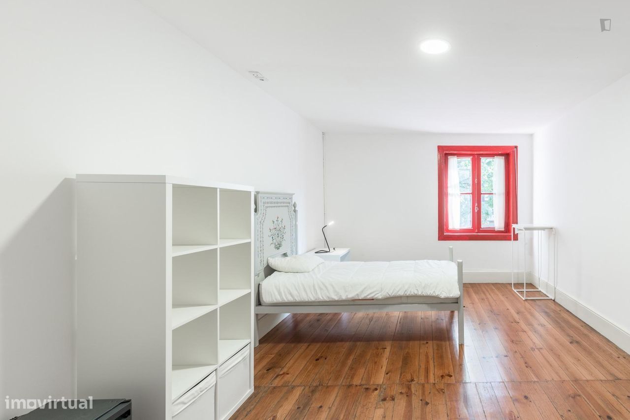 94128 - Quarto7 - com cama de solteiro em Bonfim