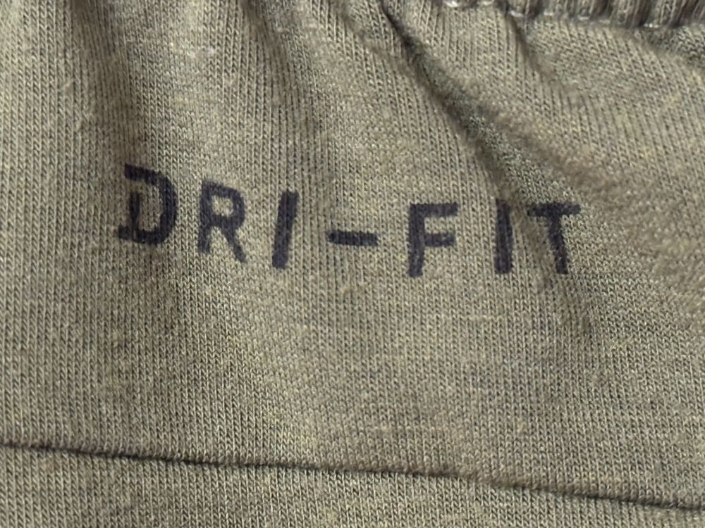 Spodnie dresowe Nike S Dri fit treningowe logowane khaki wysoki stan