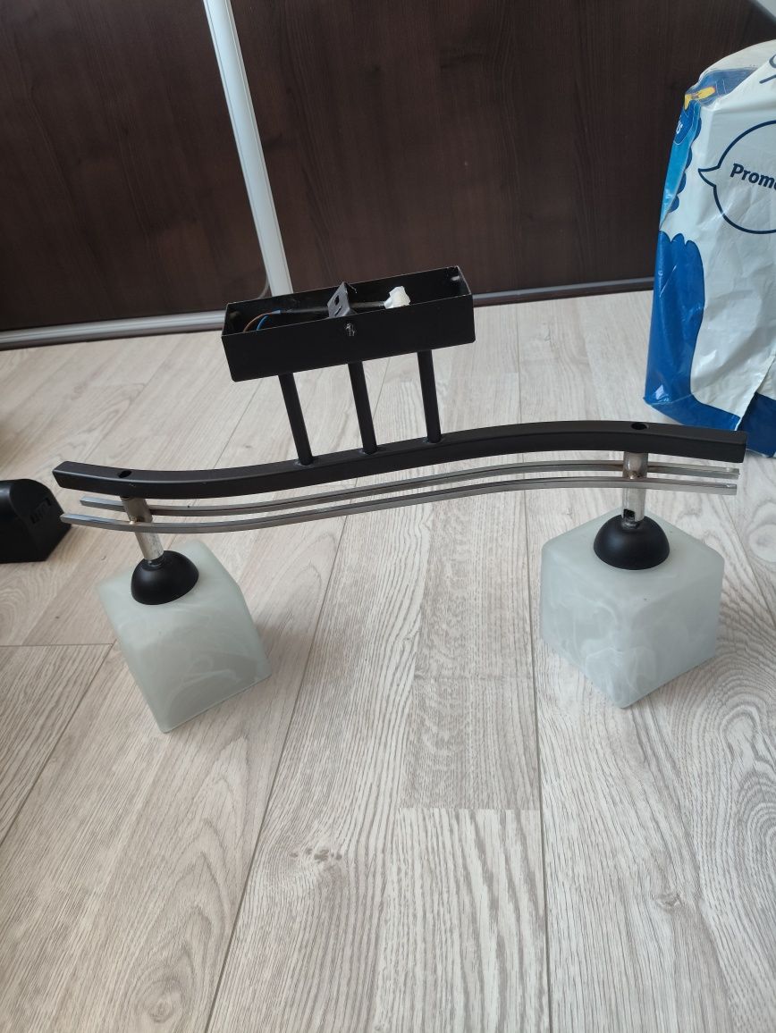 Lampa sufitowa dwu przewodowa