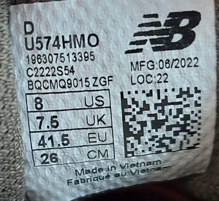Кроссовки New Balance 574 оригінал 

Розмір по бірці:
Us 8 UK 7.5  EUR