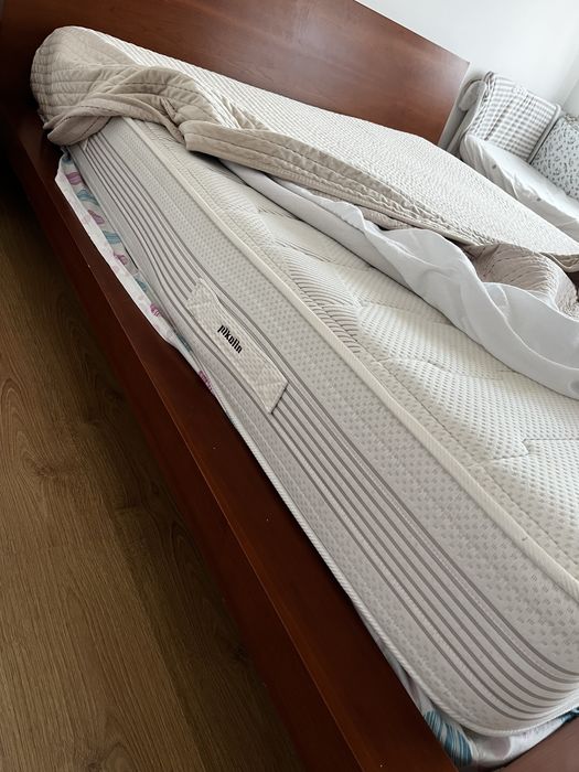 Cama casal com estrado em madeira maciça OFERTA Colchão Pikolin