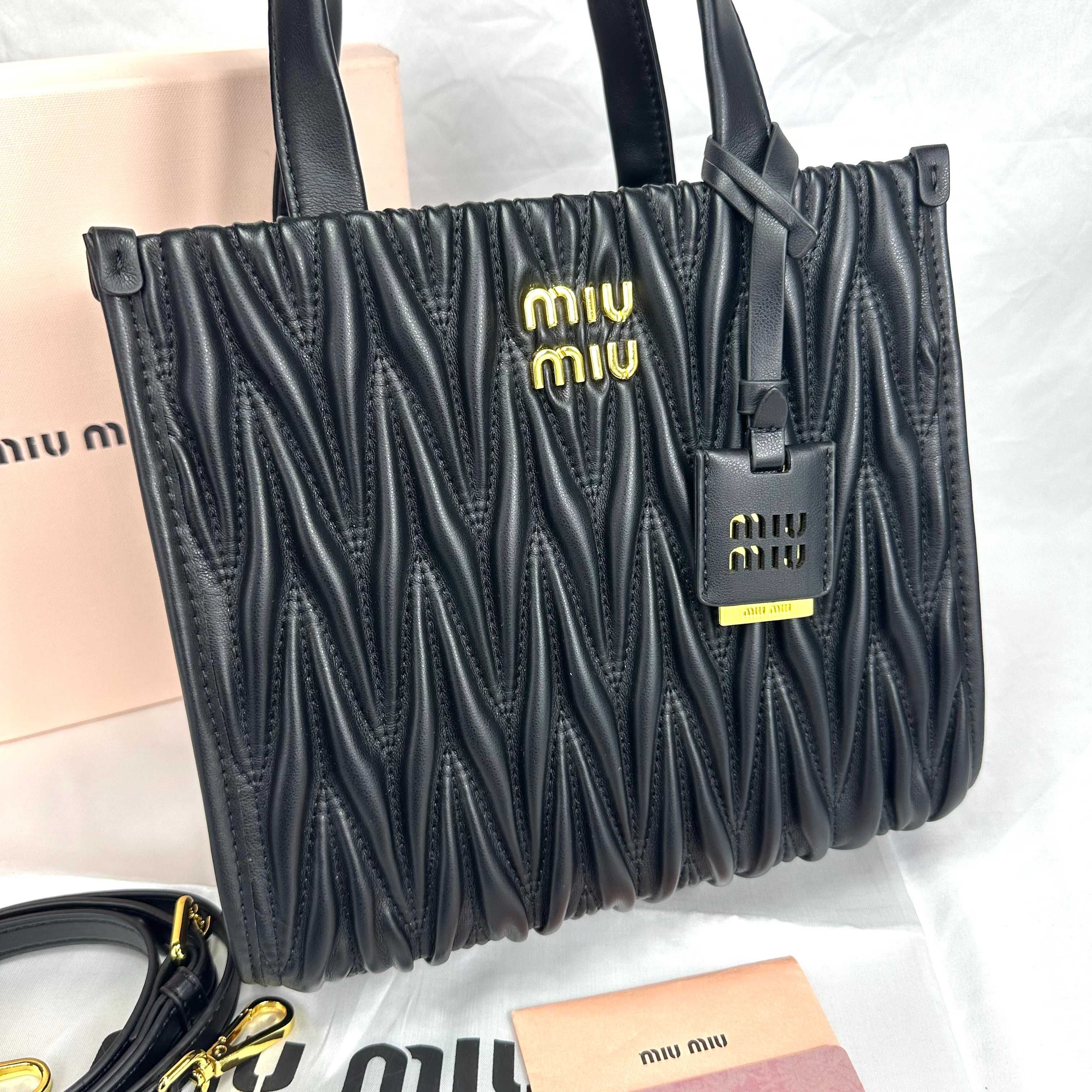 MIUMIU Torebka na ramię Czarna