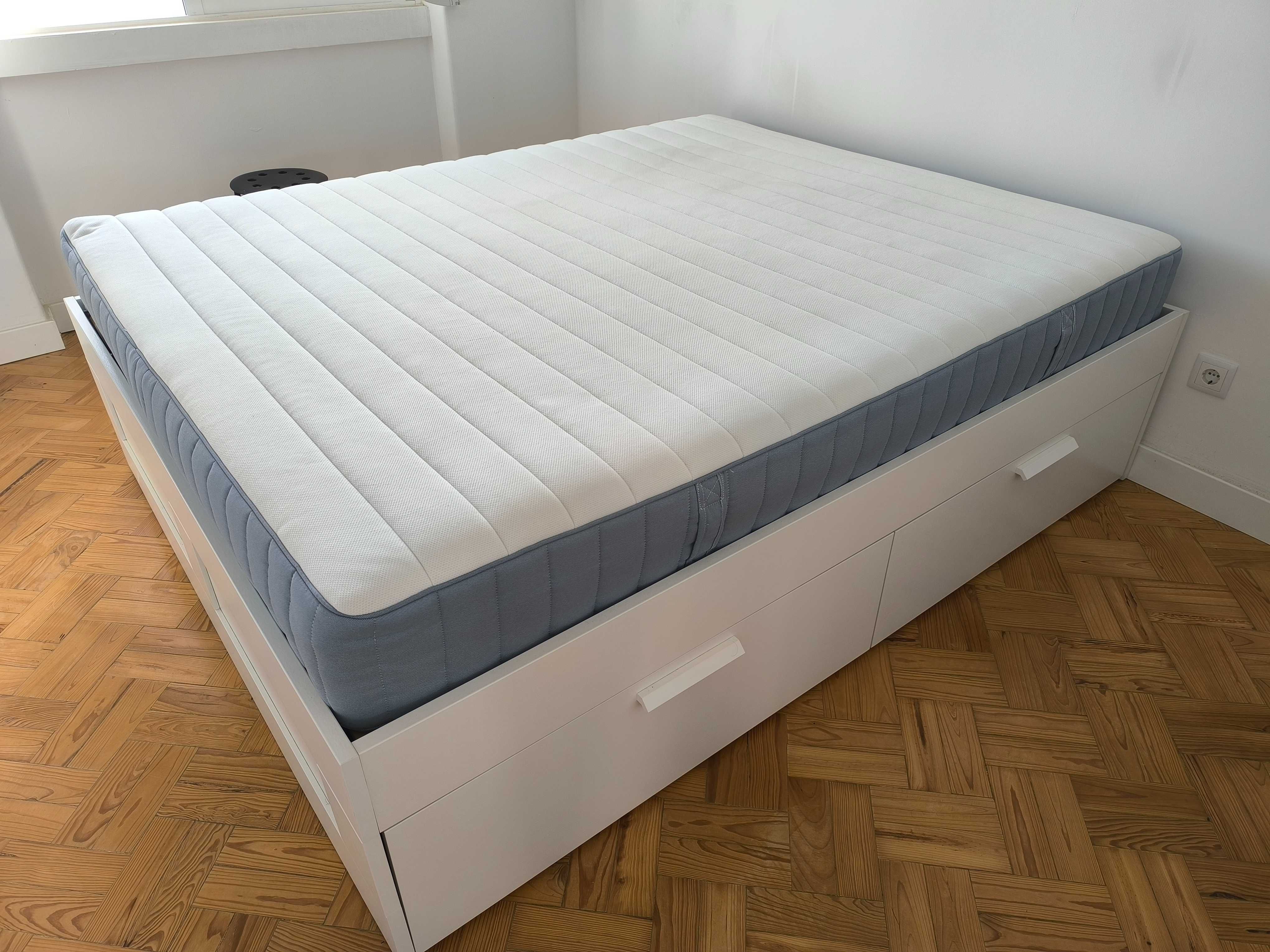 Cama BRIMNES e colchão VALEVÅG (IKEA) em muito bom estado !!!