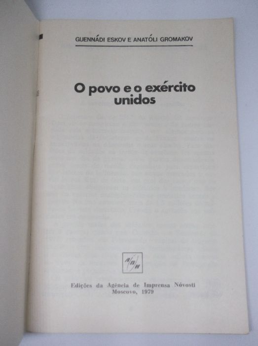 Livro O povo e o exército unidos Guennádi Eskov e Anatóli Gromakov