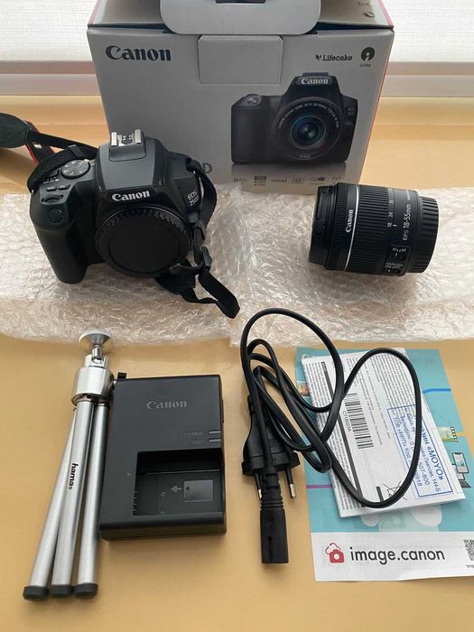 Фотоапарат Canon 250D