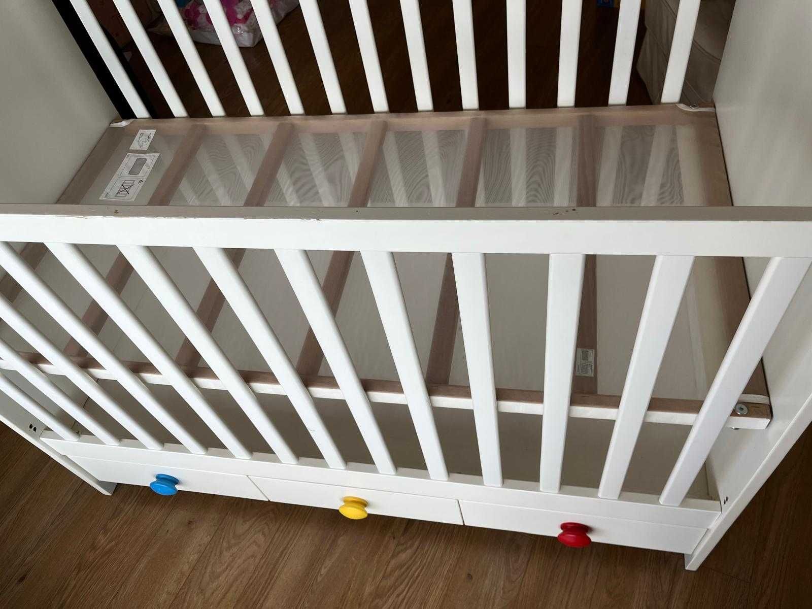 Berço IKEA com três gavetas - 60x120 cm