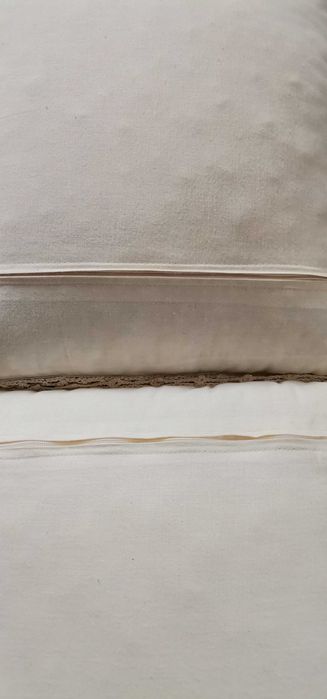 Almofadas bejes como novas