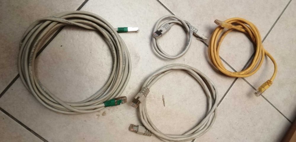 Pack de 18 cabos Ethernet RJ45 testados + 5 núcleos RJ45.