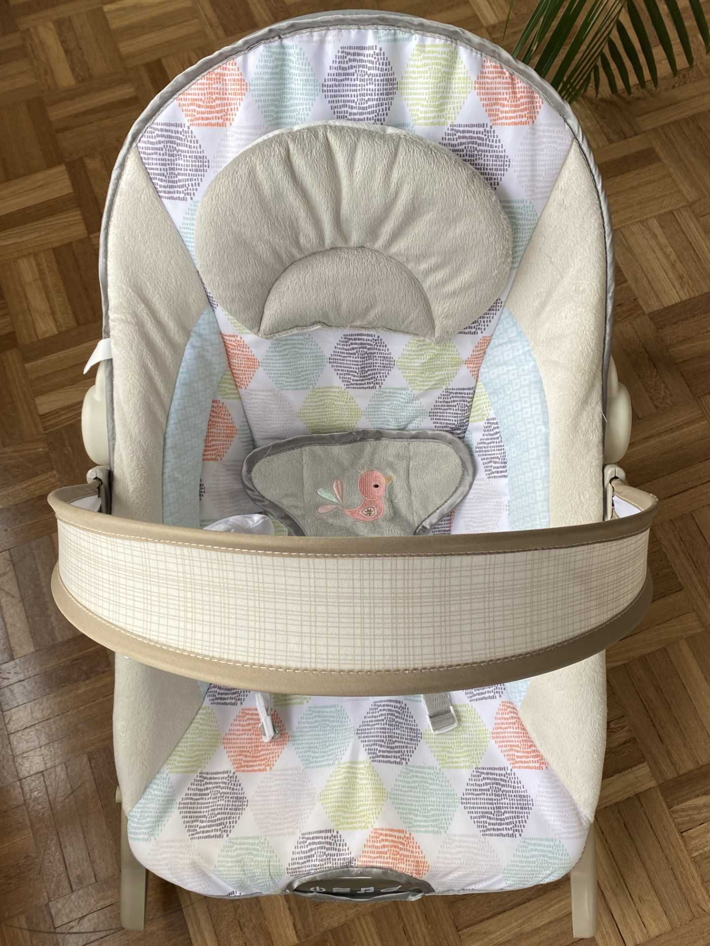 Cadeira de balançar para bebe marca Chipolino