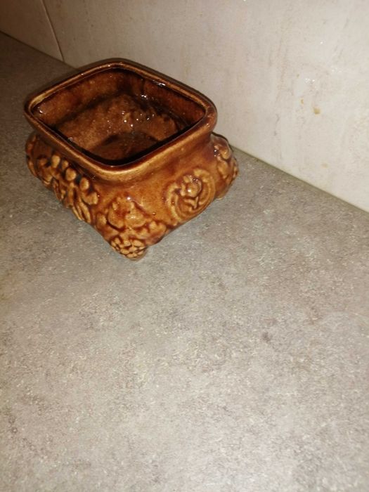 mały ceramiczny pojemniczek, cukiernica