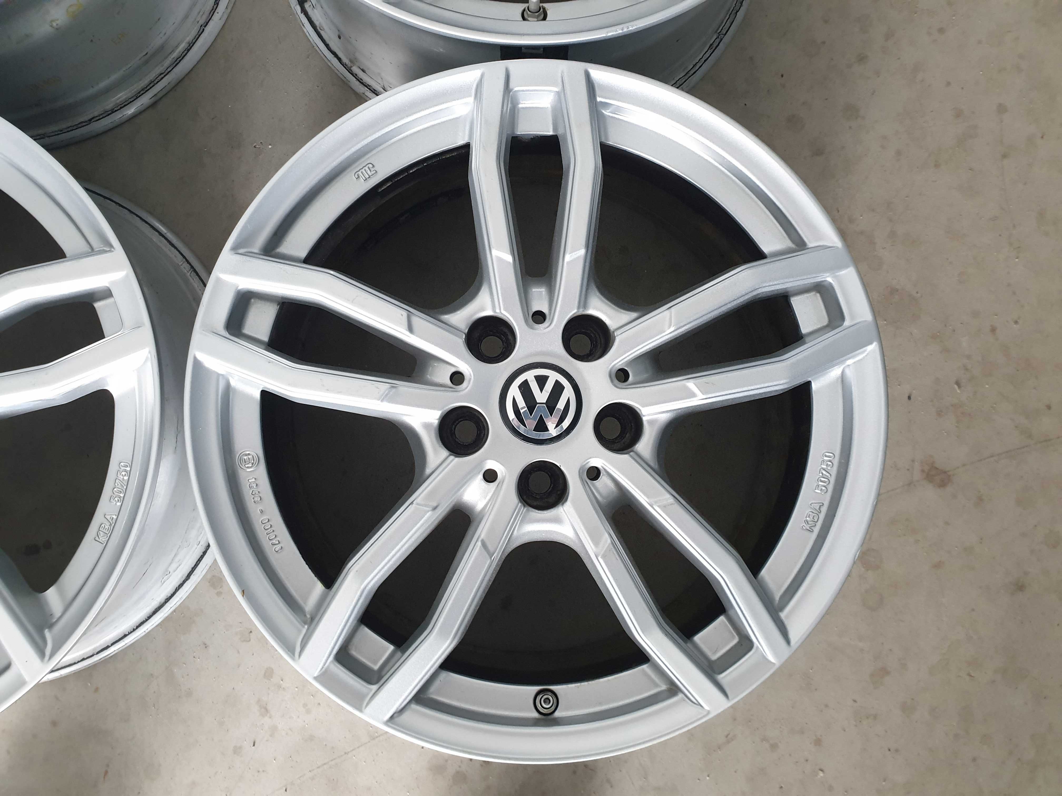 Alufelgi VW 17" Passat b6 b7 b8 Golf VIII Caddy Touran Tiguan t4 5x112