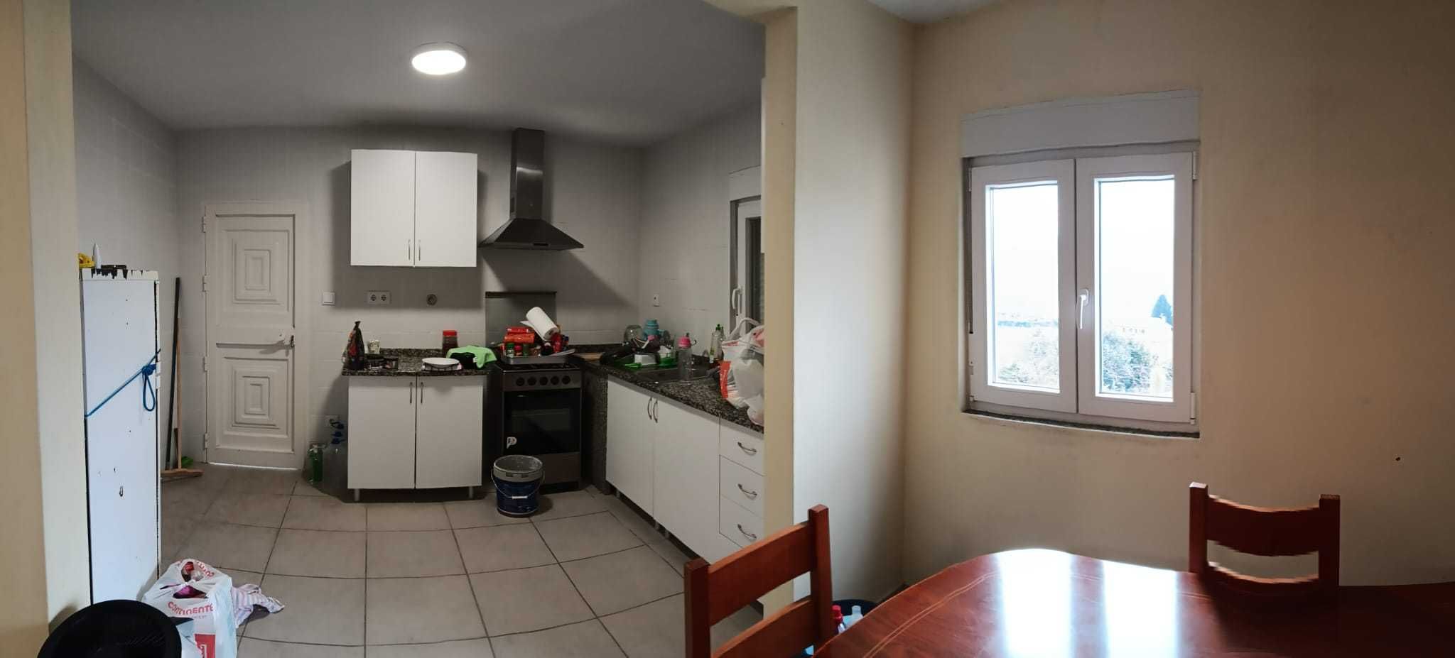 Casa com 3 quartos e 1 casa de banho - Valor da renda NEGOCIÁVEL