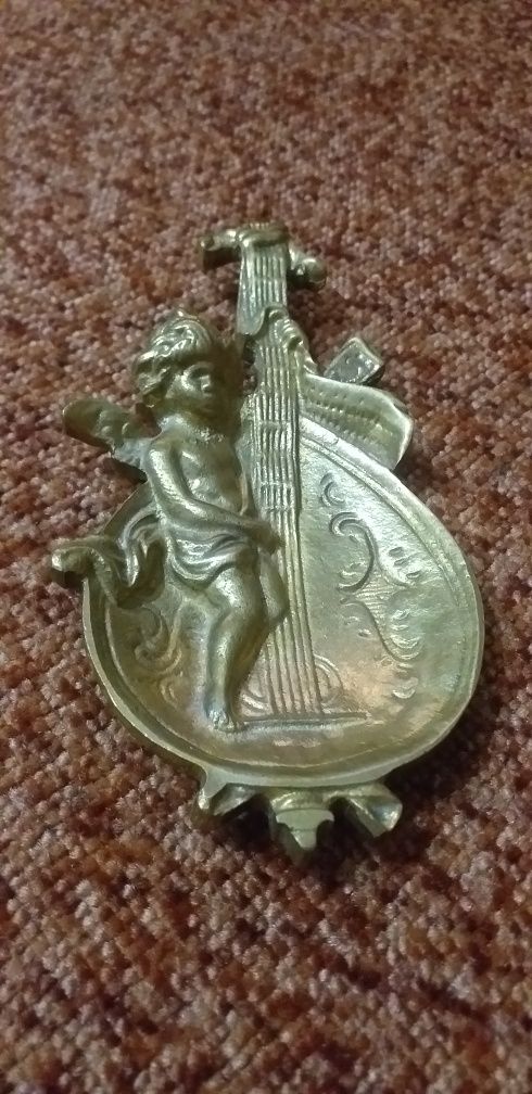 Mosiężna popielniczka Anioła z harfą