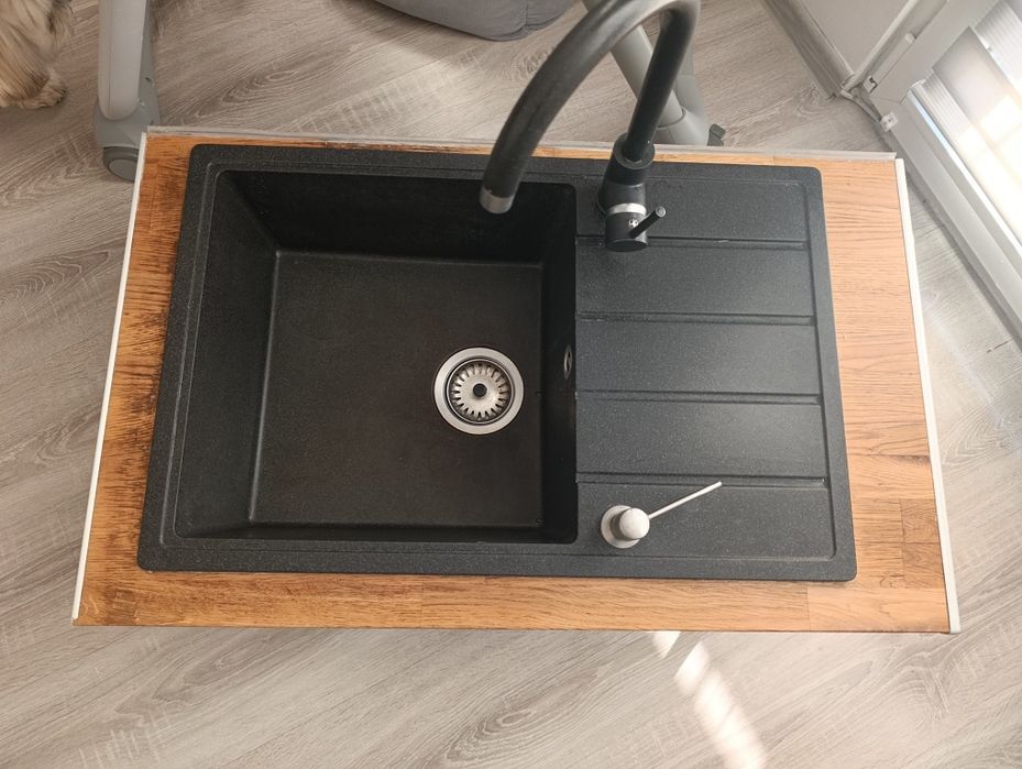 Zlew granitowy czarny plus kran