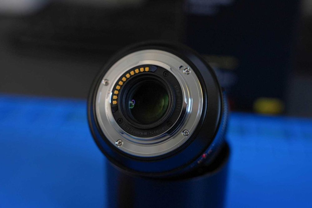 Об'єктив Panasonic Lumix Leica DG Nocticron 42.5mm, f1.2.