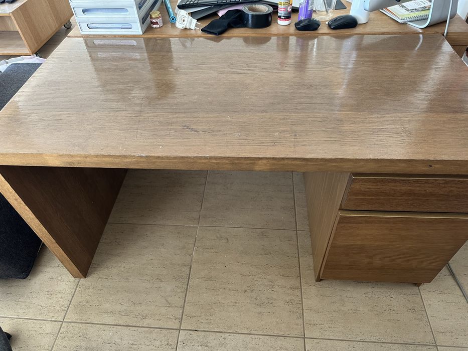 Secretaria castanha do ikea