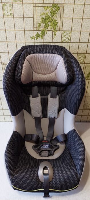 Автокресло детское Chicco artsana universal 9-18 кг