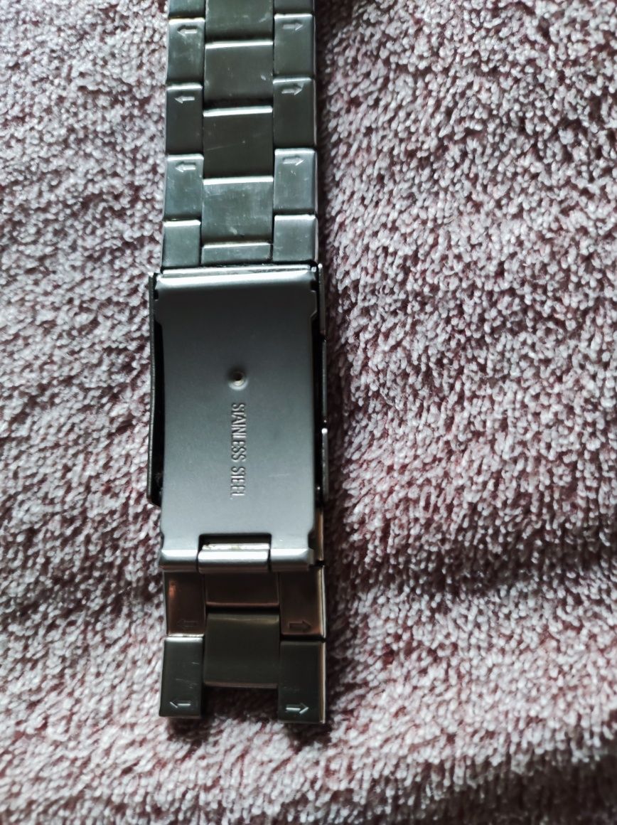 Годинник Fossil.