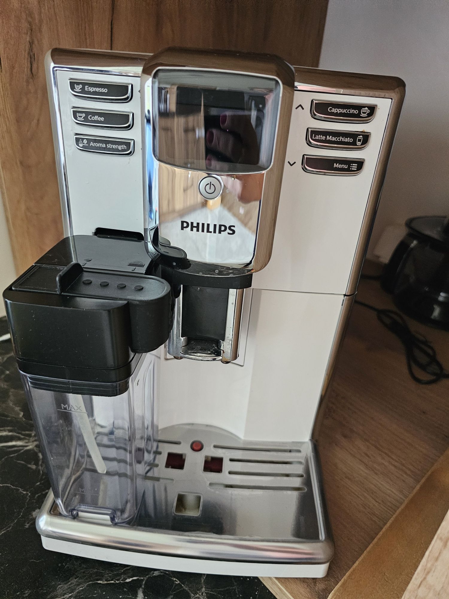 Series 5000 ekspres Philips. 
Automatyczny ekspres do kawy z Latt