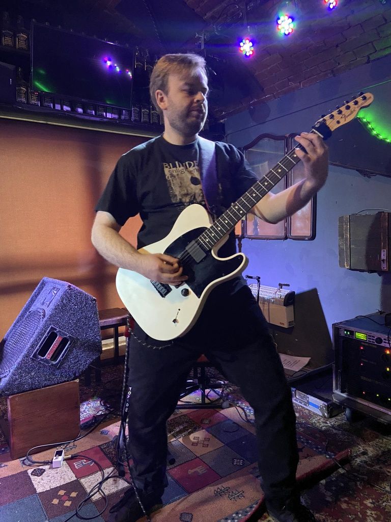 Lekcje gry na gitarze (możliwość online)