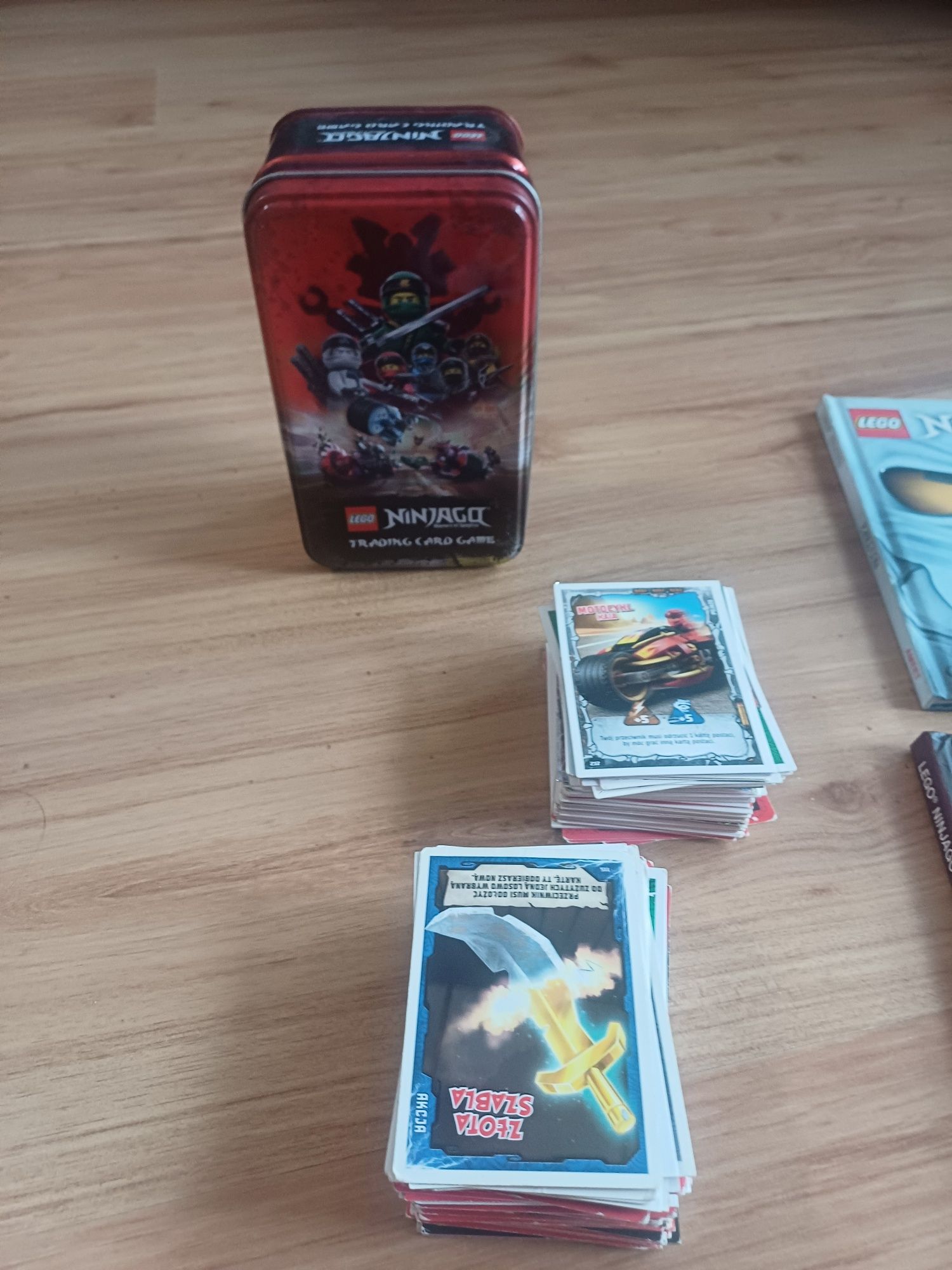 Książki i karty Ninjago