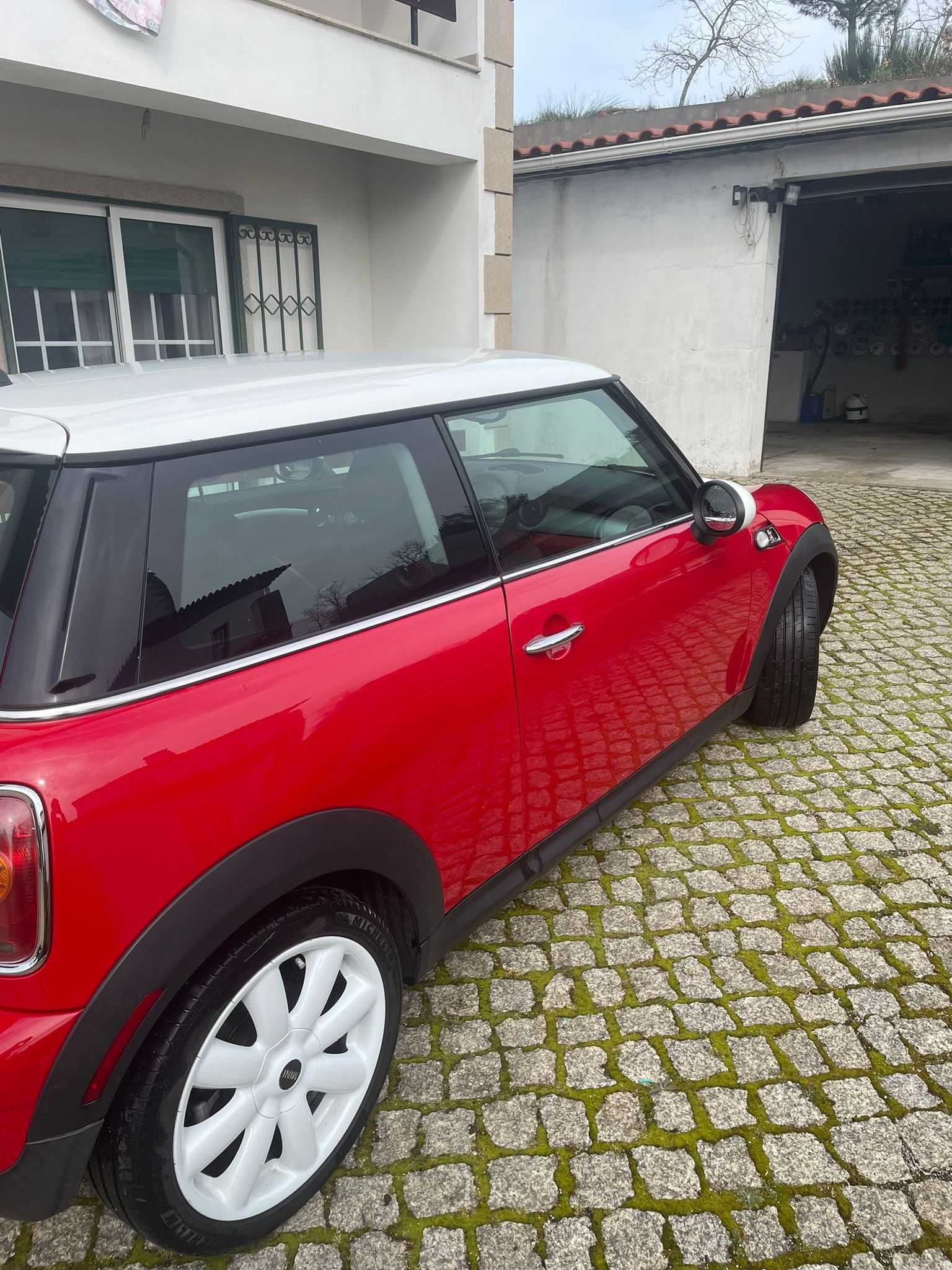 Mini Cooper 1,6 com 11000km