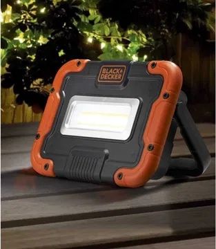 Latarka lampa wielofunkcyjna marki Black&Decker