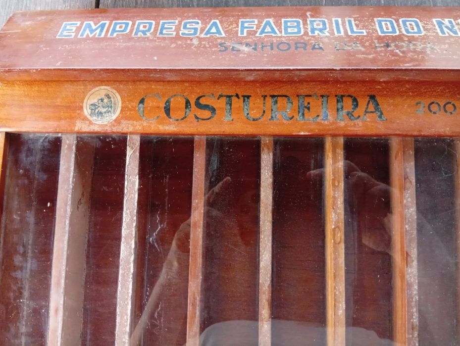 Expositor de Retrosaria (Linhas)