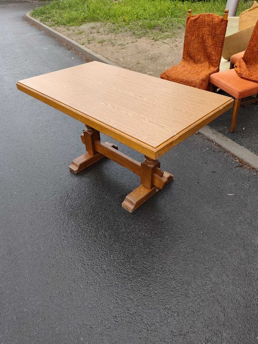 Sprzedam krzesła i stoły