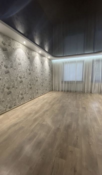 Чотирикімнатна квартира в м. Шахтарське.