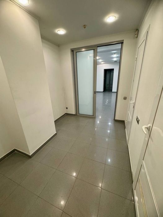 Сдам магазин на красной линии пр.Поля отдельный вход