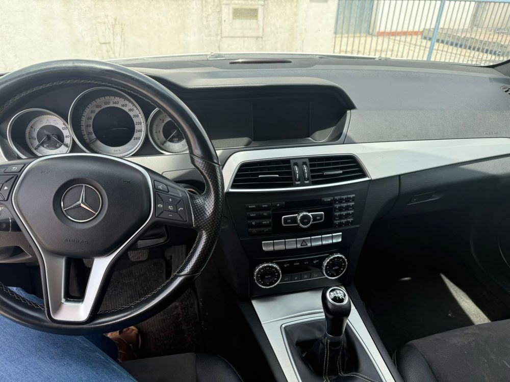 Carrinha Mercedes C220 de 2014
