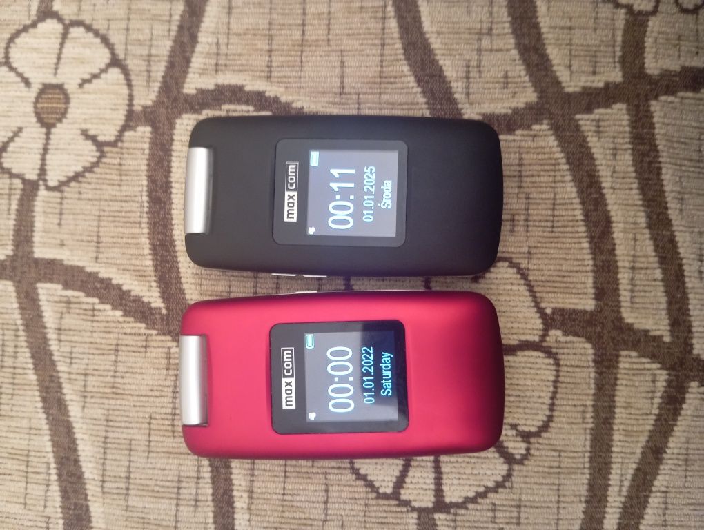 Dwa telefony maxcom MM824