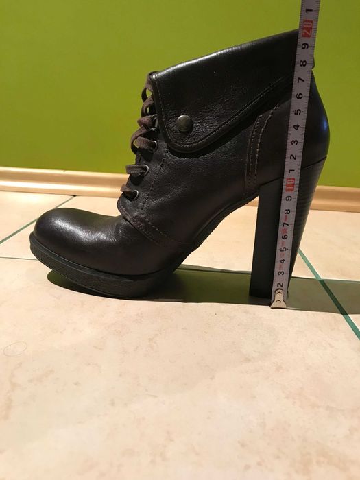 Skórzane trzewiki Bata