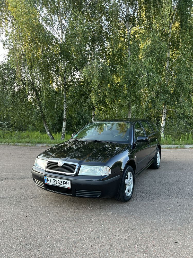 Skoda Octavia РЕСТ 2.0 бензин гарна комплектація!
