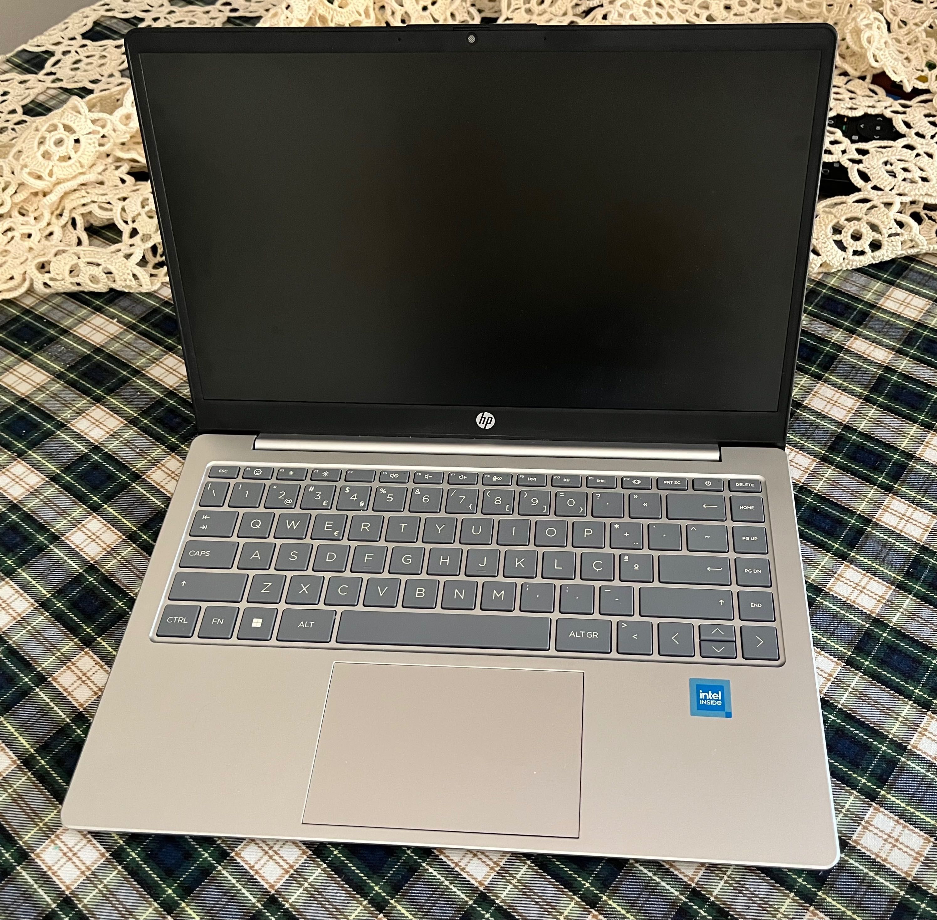 Portátil HP 14-ep0003np