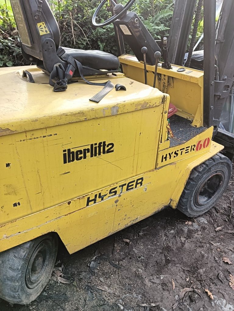 Empilhador elétrico hyster 2 toneladas.