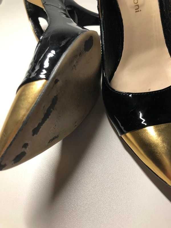 Eleganckie buty wieczorowe na obcasie ze złotym akcentem