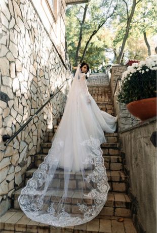 Весільна сукня біла пишна довга з шлейфом свадебное платье длинное