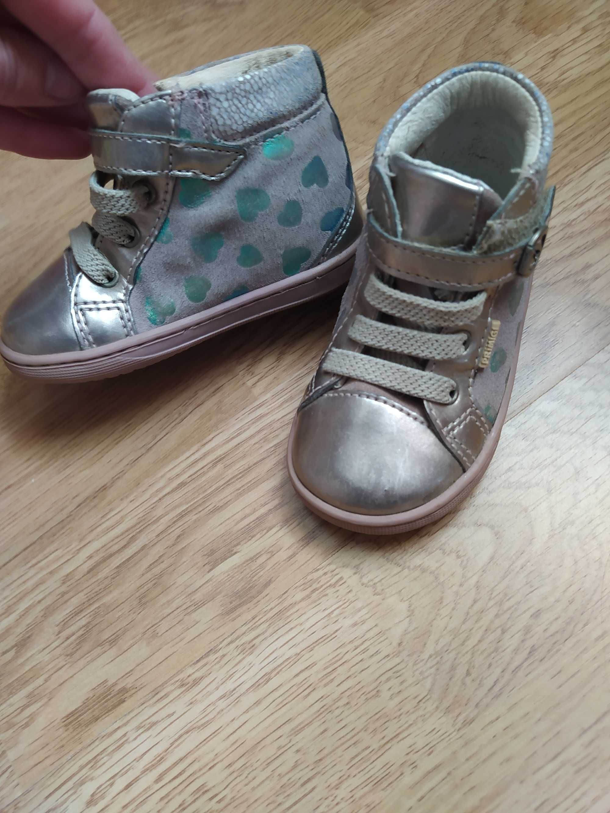 Фірмове дитяче взуття для дівчинки